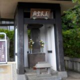 義民六人衆の墓