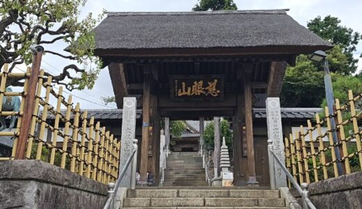 万福寺・茅葺きの山門